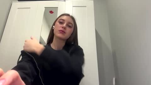 Snapshot of kymberlyrosenlof chatting on 5, 3, 2026 Selena online show from 5, 3, 2026