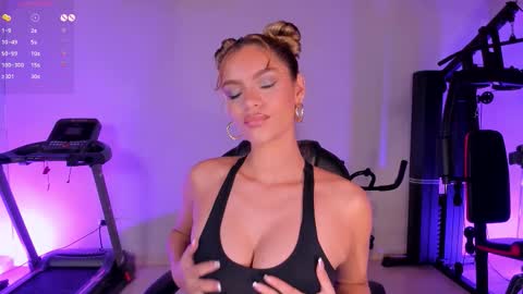 Kyomi Velvet online show from 25, 2, 2026