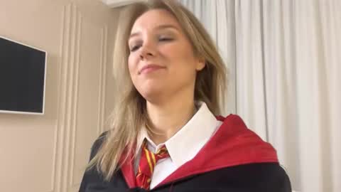 Snapshot of l1n4luv chatting on 15, 10, 2025 lina online show from 15, 10, 2025