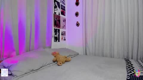 Snapshot of la_briela chatting on 9, 1, 2025 Help me reach 50 likes online show from 9, 1, 2025