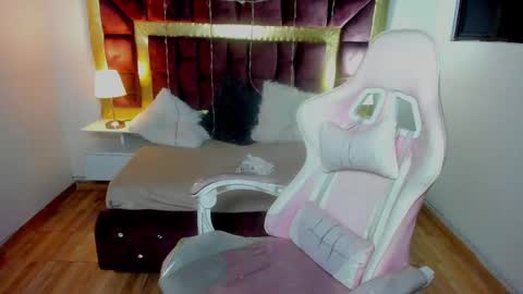  L A R A   online show from 22, 2, 2025