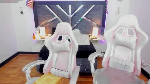  L A R A   online show from 6, 3, 2025