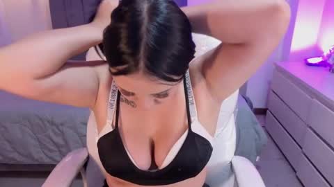  L A R A   online show from 23, 4, 2026