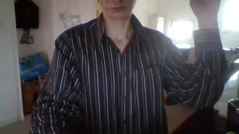 labelette007 online show from 25, 12, 2024