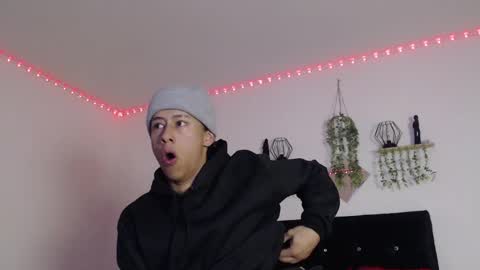 labrinthteasing online show from 19, 4, 2026