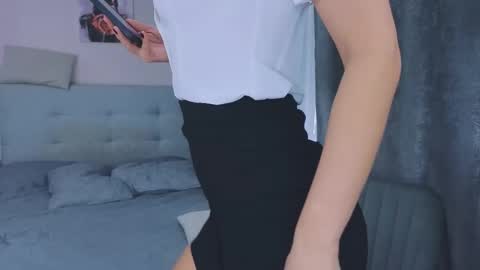 Snapshot of lachatte013 chatting on 28, 11, 2025 Kristina online show from 28, 11, 2025