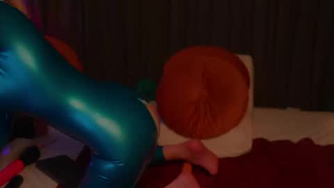 Latex Lacie online show from 28, 4, 2026