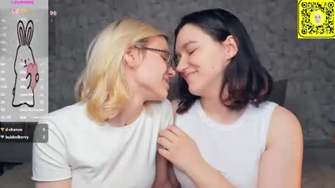 Violet and Isabel online show from 23, 6, 2026