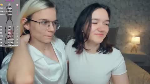 Violet and Isabel online show from 25, 7, 2026
