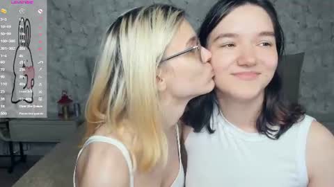Violet and Isabel online show from 28, 7, 2026