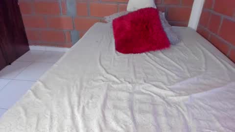 Akyra  online show from 30, 12, 2024