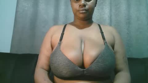 Snapshot of lady_dearra chatting on 2, 6, 2026 lady_dearra online show from 2, 6, 2026