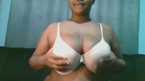 Snapshot of lady_dearra chatting on 5, 6, 2026 lady_dearra online show from 5, 6, 2026