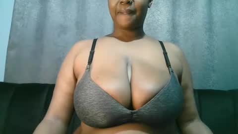 Snapshot of lady_dearra chatting on 7, 6, 2026 lady_dearra online show from 7, 6, 2026