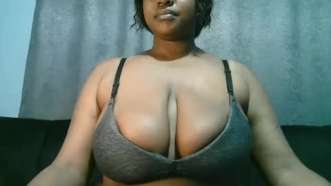 Snapshot of lady_dearra chatting on 12, 6, 2026 lady_dearra online show from 12, 6, 2026