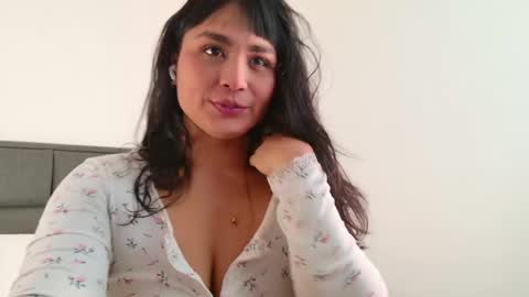 Snapshot of lady_ni chatting on 13, 5, 2026 700 1300 -5 online show from 13, 5, 2026