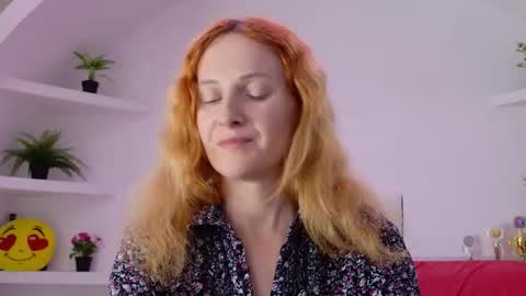 Sima Ladybigsmile online show from 10, 9, 2025