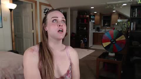 ladyboyhomemaker online show from 19, 2, 2025