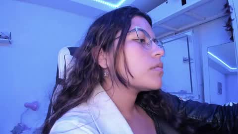  Lady  online show from 25, 4, 2026