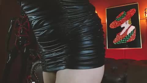 ladylunatikka online show from 7, 3, 2026