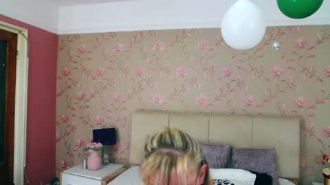 Snapshot of ladymariahx chatting on 24, 2, 2025 ladymariahx online show from 24, 2, 2025