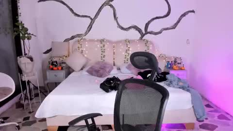 Lady  online show from 24, 10, 2025