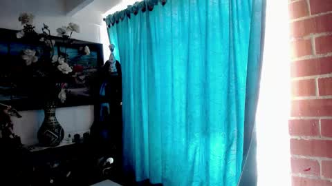 laia_hadid online show from 21, 4, 2026