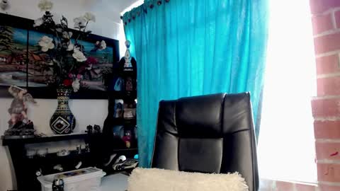 laia_hadid online show from 23, 4, 2026