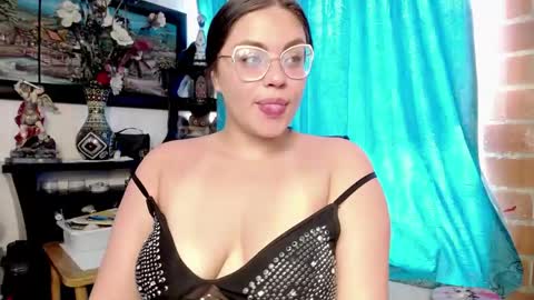 laia_hadid online show from 27, 4, 2026