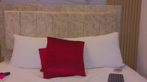 laiamilf online show from 22, 2, 2025