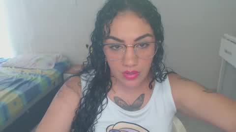 Snapshot of laila_silk chatting on 8, 6, 2026 laila_silk online show from 8, 6, 2026