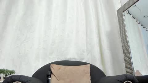 Lailacastillo online show from 17, 1, 2025