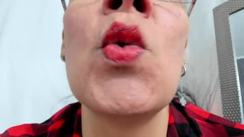 Snapshot of lailacastillomilf chatting on 2, 6, 2026 Lailacastillo online show from 2, 6, 2026
