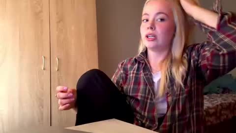 Snapshot of laino_ chatting on 3, 8, 2026 Omilia online show from 3, 8, 2026