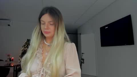 Lallie  online show from 21, 12, 2025