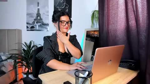  Lana  online show from 12, 5, 2026