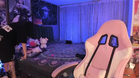 Snapshot of lanakyutt chatting on 10, 1, 2025 L A N A online show from 10, 1, 2025