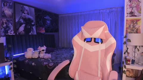 Snapshot of lanakyutt chatting on 4, 2, 2025 L A N A online show from 4, 2, 2025