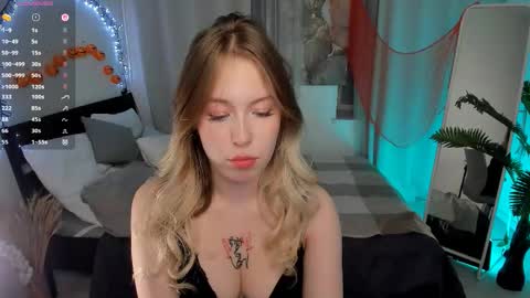 Snapshot of lanaroselle chatting on 27, 10, 2025 Lana online show from 27, 10, 2025