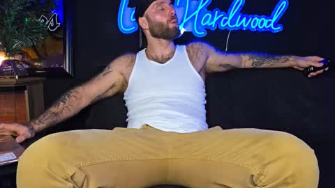 Snapshot of lancehardwood222 chatting on 15, 12, 2025 LANCE online show from 15, 12, 2025