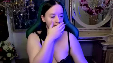 lara_benson_ online show from 7, 2, 2026