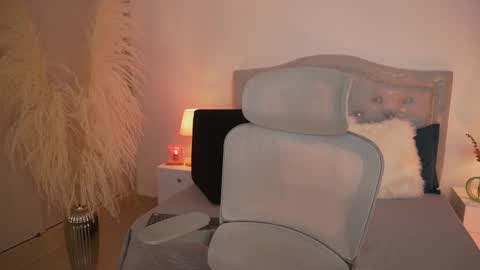 Lara  online show from 2, 10, 2025