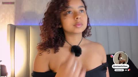 Snapshot of laracurls chatting on 15, 11, 2025 online show from 15, 11, 2025