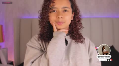 Snapshot of laracurls chatting on 21, 11, 2025 online show from 21, 11, 2025