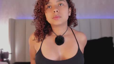 Snapshot of laracurls chatting on 23, 11, 2025 online show from 23, 11, 2025