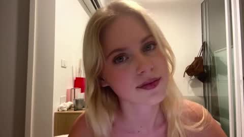 Snapshot of laraineprada chatting on 1, 2, 2026 Stella online show from 1, 2, 2026