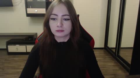 Laralianna online show from 4, 1, 2025