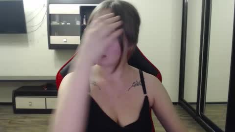 Laralianna online show from 18, 2, 2025