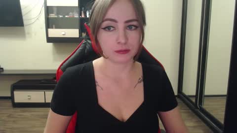 Laralianna online show from 23, 2, 2025