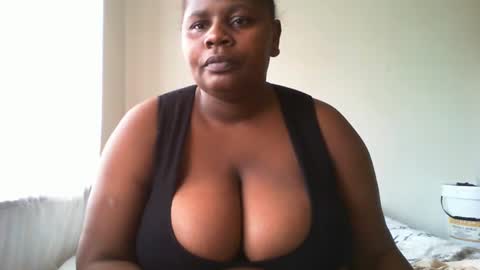 Snapshot of laralovex chatting on 2, 12, 2024 laralovex online show from 2, 12, 2024